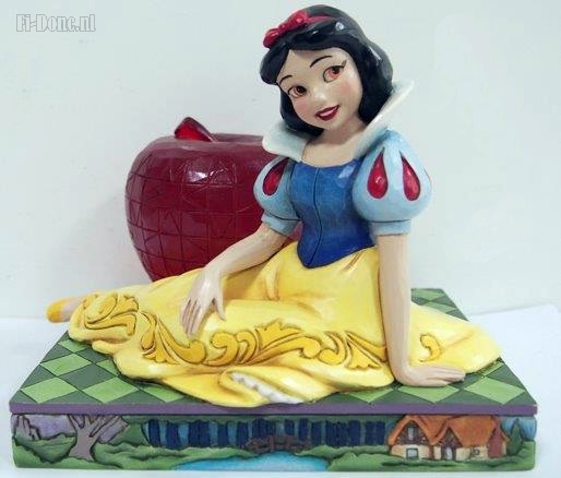 6010098 Snow White with Apple
