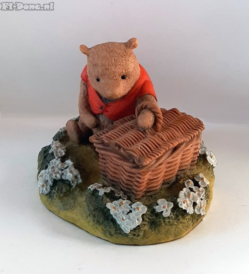 Winnie the Pooh- A Fair Size Basket - Click Image to Close