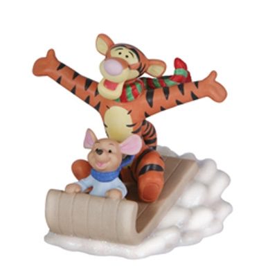 Tigger With Roo Sledding Beeldje